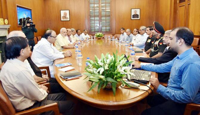 રણવીર સિંહે કહ્યું કે ભારતે ગોપનીય જાણકારી બાદ પાકિસ્તાનની અંદર આતંકવાદી અડ્ડાઓ પર હુમલો કર્યો છે. તેમણે કહ્યું કે, ભારત કોઇ પણ કિંમતે લાઇન ઓફ કંન્ટ્રોલ પર કબૂલ કરી શકે નહીં. અમે આશા કરીએ છીએ કે પાકિસ્તાન આ મામલે ભારતનું સમર્થન કરશે. 