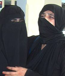 કેજરીવાલ-અખિલેશ મેરી જેબ મેં હૈં, કોઈ કુછ નહીં બિગાડ સકતાઃ ક્યા ફિલ્મી સ્ટારે આ ડાયલોગ ફટકારી મહિલા પર ગુજાર્યો અત્યાચાર 