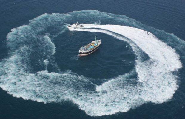 મુંબઇમાં 2008માં થયેલા હુમાલામાં આતંકવાદી ગુજરાતના રસ્તે આવ્યા હતા. ઉરી હુમાલા અને ભારત તરફથી કરવામાં આવેલા સર્જીકલ સ્ટ્રાઇક બાદ ભારત તરફથી દરિયાઇ સુરક્ષામાં વધારો કવરામાં આવ્યો છે.