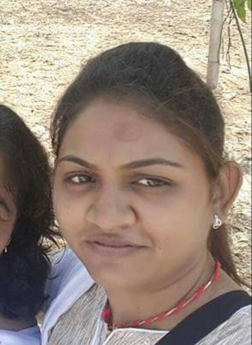 થોડા સમયમાં જ જમીનની આંટૂઘુંટી જાણ ગઇ હતી. દરમિયાન તે કામરેજ મામલતદાર કચેરીના એક ઉચ્ચ અધિકારની ખાસ વ્યક્તિ બની ગઇ હતી. તે જેન ભલામણ કરતી હતી તેના કામ ગણતરીના દિવસોમાં જ મામલતદાર દ્ધારા કરી આપવામાં આવતા હતા.