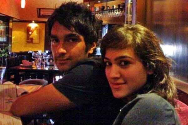 જાવેદ મિંયાદાદના પુત્ર જૂનૈદના નિકાહ ભારતીય અંડરવર્લ્ડ ડોન દાઉદ ઈબ્રાહિમની પુત્રી સાથે થયા છે. 23, જુલાઇ 2005ના રોજ જાવેદ મિયાંદાદના પુત્ર જુનૈદના લગ્ન માફિયા દાઉદ ઇબ્રાહિમની દીકરી માહરુખ સાથે થયાં હતાં.