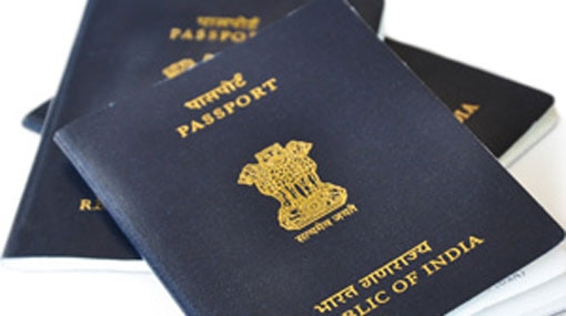 pune news Highly educated youth arrested for carrying fake passport and fake plane ticket at pune airport Pune : उच्च शिक्षित तरुणाला बनावट पासपोर्ट आणि बनावट विमानाचं तिकीट बाळगल्याप्रकरणी अटक