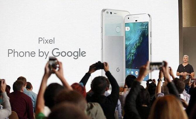 32 જીબીવાળા Google Pixelની કિંમત અંદાજે 57 હજાર રૂપિયા હોઈ શકે છે. જ્યારે 128 જીબીવાળો Google Pixel અંદાજે 66 હજાર રૂપિયામાં મળશે. 32GB Pixel XL 67 હજાર રૂપિયામાં અને 128 GBનો Pixel XL 76 હજાર રૂપિયામાં મળી શકે છે. નોંધનીય છે કે ગુગલે કોઇ સ્માર્ટફોનનું મેન્યુફેક્ચરિંગ કર્યું છે. આ પહેલા ગુગલે HTC સાથે સ્માર્ટફોન બનાવતી હતી. કંપનીએ ભારતને લઇને અલગ માર્કેટ સ્ટ્રેટેજી બનાવી છે, લગભગ 30 શહેરોમાં 54 સર્વિસ સેન્ટર ખોલવામાં આવશે.