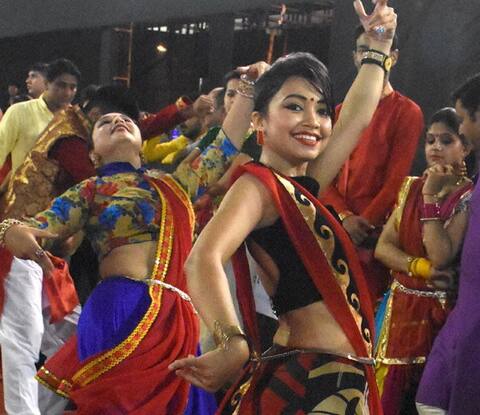 નવરાત્રિનાં બાકીના દિવસો પણ વરસાદમાં ધોવાશે કે પછી રમાશે ગરબા ? શું કહે છે હવામાન ખાતું અને જ્યોતિષશાસ્ત્ર ? જાણો નવરાત્રિનાં બાકીના દિવસો પણ વરસાદમાં ધોવાશે કે પછી રમાશે ગરબા ? શું કહે છે હવામાન ખાતું અને જ્યોતિષશાસ્ત્ર ? જાણો