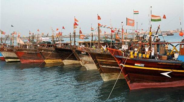 બોટમાં પકડાયેલા પાકિસ્તાનીઓ પાસેથી વાંધાજનક સામગ્રી મળી હોવાનું સૂત્રો જણાવી રહ્યા છે. બીએસએફ દ્વારા તમામની પૂછપરછ હાથ ધરાઇ છે. હાલમાં પાકિસ્તાન સાથે યુદ્ધના ભણકારા વાગી રહ્યા છે ત્યારે જ દરીયાઇ વિસ્તારમાંથી પાકિસ્તાની નાગરિકો ઝડપાતાં સુરક્ષા એજન્સીઓ ચિંતિત છે.