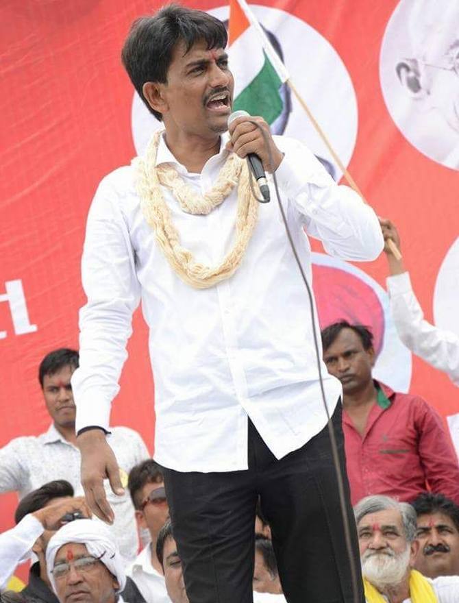 અલ્પેશ ઠાકોરનું પણ કહેવું છે કે, પીઓકેમાં દેશના સૈન્યએ ઘૂસીને સર્જિકલ સ્ટ્રાઈક દ્વારા આતંકીઓને ઢાળી દીધા તે મુદ્દે ભાજપ-કોંગ્રેસ કે અન્ય પક્ષો વચ્ચે રાજકારણ રમાય તે ના ચાલે. સૈન્યનું મનોબળ આ સ્થિતિઓમાં જળવાઈ રહે અને સતત વધતું રહે તે જરૂરી છે.
