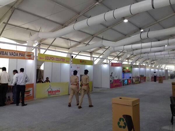 અકોટાના ધારાસભ્ય સૌરભ પટેલે ઉદ્યોગપતિઓની એક ટીમ સાથે મળીને આખું આયોજન કર્યું હતું. આ કાર્યક્રમમાં સ્થાનિક સાંસદ રંજનબેન ભટ્ટ, રાજ્ય સરકારમાં રાજ્ય કક્ષાના ખેલમંત્રી રાજેન્દ્ર ત્રિવેદી, મેયર ભરત ડાંગર, ધારાસભ્ય જિતેન્દ્ર સુખડિયા, યોગેશ પટેલ, મનિષાબેન વકીલ વગેરેની કોઇ જ નોંધ લેવામાં આવી ન હતી. તેના કારણે ભાજપના એક જૂથમાં ભારે નારાજગી હતી.