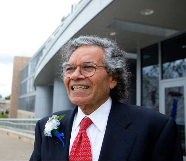 આંત્રપ્રિન્યોર છે જૉન કપૂર: 335મુંસ્થાનમેળવનારા જૉન કપૂર આંત્રપ્રિન્યોર છે. તેમની સંપત્તિ 14,000 કરોડ રૂપિયા છે. 73 વર્ષીય કપૂર બે દવા કંપનીઓના માલિક છે. તેમાંની એક થેરેપેટિક્સ કેન્સરના દર્દીઓ માટે દવા બનાવે છે.