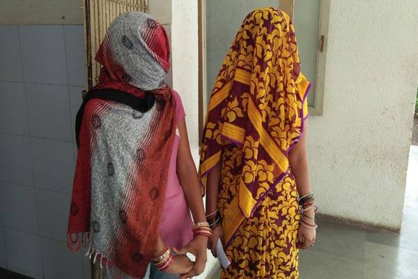 ઉમાશંકરની હવસ સંતોષાઇ ગયા પછી તે પ્રિયાને અલથાણ ટેનામેન્ટ પાસે છોડીને રવાના થઈ ગયો હતો. આ પછી યુવતીએ પરિવારજનોને વાત કરતાં તેઓ પોલીસ સ્ટેશને ફરિયાદ કરવા પહોંચ્યા હતા અને ઉમાશંકર સામે બળાત્કારની ફરિયાદ નોંધાવી હતી. 