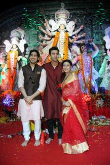 રેડ કુર્તામાં દુર્ગા પૂજામાં આવ્યો રણબીર કપૂર, જુઓ તસવીરો