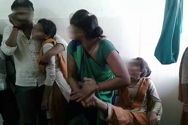 આ અંગેની વિગત એવી છે કે, ભાવનગર જિલ્લા સ્પેશિયલ ઓપરેશન ગૃપે થોડા સમય પહેલા નકલી ચલણી નોટ પ્રકરણમાં તેમની ધરપકડ કરી હતી. આ કેસમાં તેઓ જામીન ઉપર છૂટેલા છે. ત્યારે અક્ષર પ્રકાશસ્વામી ફરીથી વિદ્યાર્થિનીઓને માર મારવા તથા સતામણીનાં આક્ષેપનો ભોગ બનતાં વધારે એક વિવાદ સર્જાવા પામ્યો છે. 