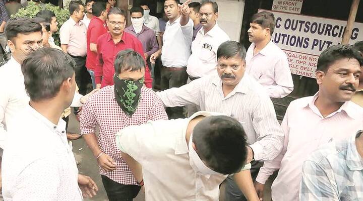 કોલ સેન્ટર ચલાવતા એક સંચાલકે નામ નહીં આપવાની શરતે જણાવ્યું છે કે અમદાવાદ શહેરમાં તમામ જગ્યાએ જે કોલ સેન્ટરો ચાલે છે તેની તમામ વિગતો પોલીસને જાણ છે. પોલીસની રહેમ નજર હેઠળ જ આ કોલ સેન્ટરો ચાલે છે. આનંદનગર, નવરંગપુરા જેવા વિસ્તારોમાં અગાઉ પોલીસે આવા ગેરકાયદે કોલ સેન્ટરો પર દરોડા પાડ્યા હતા.