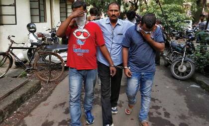 આ કૌભાંડમાં 6400 જેટલા અમેરિકન નાગરિકોને ધમકાવીને પૈસા પડાવવામાં આવ્યા હતા. સાગરે પોતાના મિત્રો સાથે મળીને અમદાવાદ , મુંબઇ ઉપરાંત બેંગાલુરુમાં પણ કોલ સેંટર શરુ કર્યા હોવાનું સામે આવ્યું હતું. આ સંબંધમાં અમેરિકન એજન્સીઓ મુંબઇ અને અમદાવાદમાં તપાસ માટે આવે તેવી શક્યતા છે. અમદાવાદમાં પણ 500થી વધુ કોલ સેન્ટર ચાલતા હોવાનું પણ ખુલ્યુ હતું. શહેરના સેટેલાઈટ, એસજી હાઈવે, પ્રહલાદ નગર, સીજી રોડ અને નવરંગપુરામાં આ કોલ સેન્ટરો આવેલા હોય તેવી સંભાવના છે.