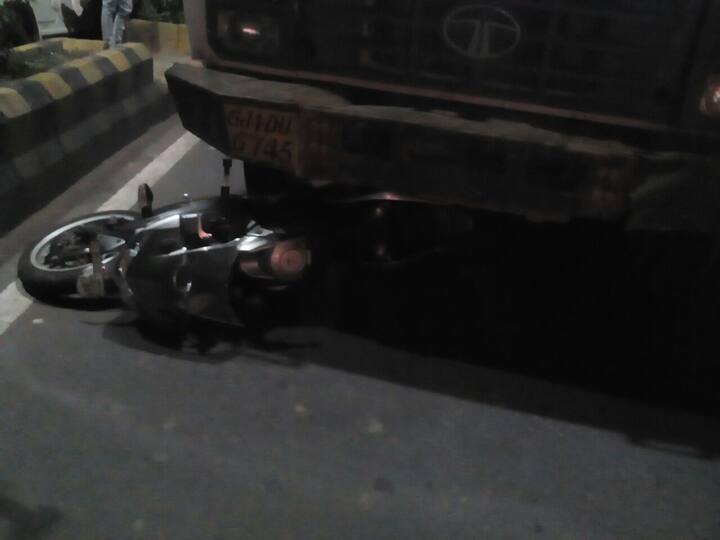 આ ઘટના બાદ લોકોમાં ચર્ચા છે કે આખરે ક્યાં સુધી ડંપર ચાલક અને કોનટ્રાક્ટરોને પોલીસ છાવરશે. બીજી તરફ ઘટનાને પગલે ડમ્પર ચાલક લોકોના મારથી બચવા ભાગી છૂટ્યો હતો.