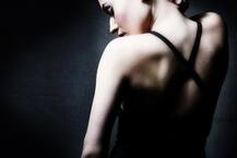 વિદેશી યુવકને પરણવા અમદાવાદી યુવતીએ મોકલ્યા પોતાના નગ્ન ફોટા, જાણો પછી શું થયું?