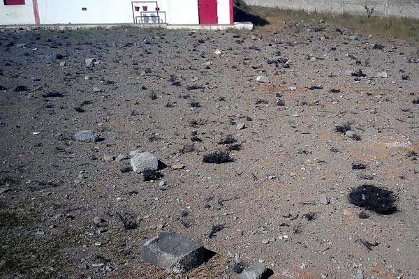 જસદણ: ગઇ કાલે સૌરાષ્ટ્રમાં ભેદી ધડાકા સંભળાતા લોકોમાં ભયનો મહોલ ફેલાયો હતો. ત્યારે જસદણના ખાંડા હડમતિયા ગામ પાસે આવેલા ટોટા(ડિટોનેટર)ના ગોડાઉનમાં વિસ્ફોટ થતા 30 કિલોમીટર સુધી અવાજ સંભળાયો હતો. તેમજ ધરા ધ્રુજતા લોકોમાં ગભરાટ ફેલાયો હતો. 