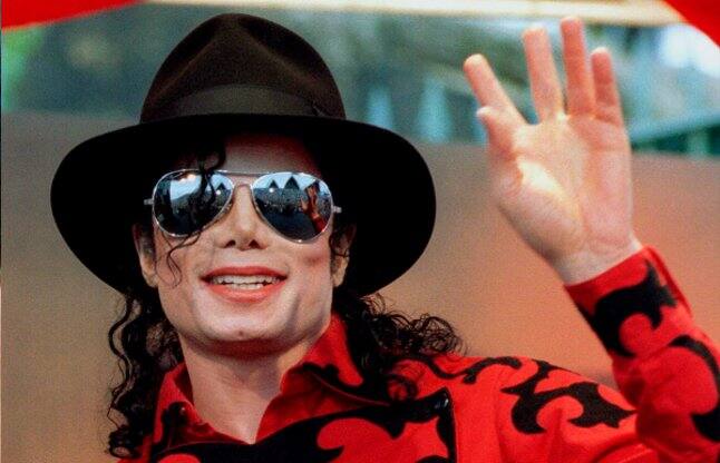 Michael Jackson Tops Forbes List Of Highest Paid Dead Celebrities મૃત્યુંના 7 વર્ષ પછી પણ આટલી કમાણી કરે છે માઈકલ જેક્સન, જાણો