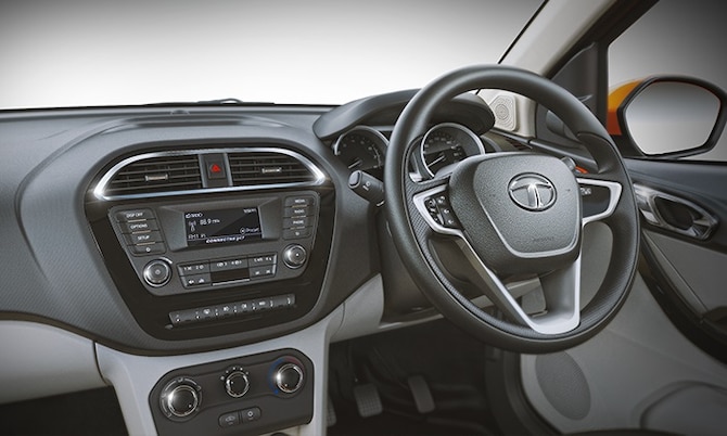 Lancering van het Tata Motors Cng-autogamma Tata Tiago Cng Tata Tigor Cng Hyundai Maruti Suzuki Cng-auto Prijs Kenmerken |  Tata Motors zal vandaag het CNG-model van deze auto's lanceren, Maruti en