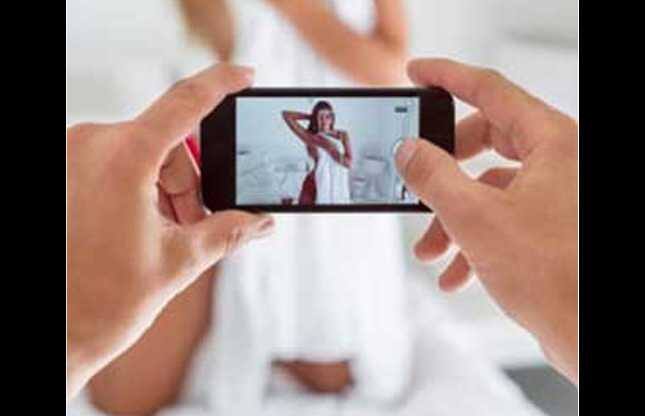 Teacher Rape Mms Vedio Viral Accused Arrested શિક્ષિકાને બેભાન કરી બનાવી ન્યૂડ ક્લિપ, ત્રણ વર્ષ સુધી બ્લેકમેલ કરી ગુજાર્યો રેપ