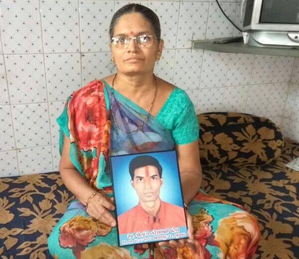 અગાઉ કેજરીવાલે ઉંઝાના ઉમિયા માતાજીના દર્શન કર્યા હતા. તેમને માતાજીની આરતી પણ ઉતારી હતી. આ દરમિયાન પાટીદારોએ કેજરીવાલનો વિરોધ કર્યો હતો. કેજરીવાલ અમદાવાદ બાદ વડોદરા જવા રવાના થશે, જ્યાં તેઓ રાત્રી રોકાણ કરશે.