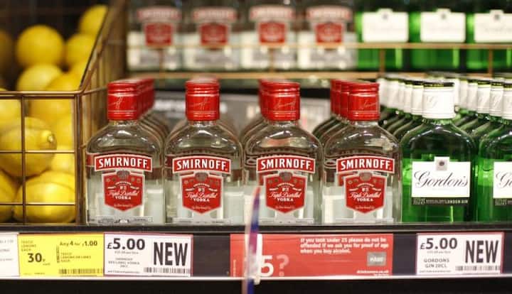 ખાદ્ય મંત્રાલયનું કહેવુ છે કે, જો કોઇ એમઆરપીથી વધુ કિંમત લે તો ગ્રાહક તેની ફરિયાદ કરી શકે છે. તેણે દુકાનનું નામ અને પ્રોડકટ અંગે વિવરણ દેવુ પડશે. અધિકારી ખુદ જઇને તપાસ કરશે. આ માટે ફરિયાદ ટોલ ફ્રી નંબર ૧૮૦૦૧૧૪૦૦૦ અને ૦૧૧-ર૩૭૦૮૩૯૧ અથવા એસએમએસ ૮૧૩૦૦૦૯૮૦૯ અથવા consumerhelpline.gov.in ઉપર થઇ શકે છે.