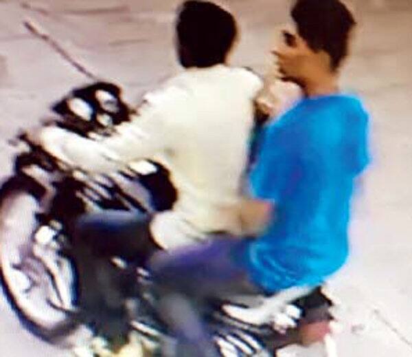 આ ઘટના બાદ પોલીસે મંદિર પરિસરમાં લાગેલા સીસીટીવી તપાસતાં બે યુવતીઓ અને ત્રણ યુવકો બે બાઇક પર ફરવા માટે આવ્યા હોવાનું જાણવા મળ્યું હતું. પોલીસે બાઇક નંબરને આધારે તપાસ કરતાં મૃતક યુવતીના પરિવાર સુધી પહોંચવામાં સફળતાં મળી હતી. ઘટનાની કરૂણતા એ હતી કે પોલીસ યુવતીના પરિવાર સુધી પહોંચી ગઈ હતી પરંતુ યુવતીના પિતા પુત્રીના મોતથી અજાણ હતા.