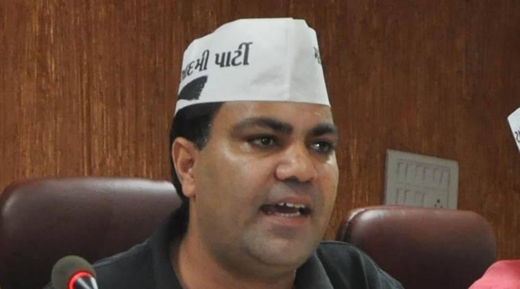 Delhi Police Arrest Aap Mla Gulabsingh AAPના ધારાસભ્ય અને ગુજરાતના સહ-પ્રભારી ગુલાબસિંહ વિરુદ્ધ બિન જામીનપાત્ર વોરંટ જાહેર