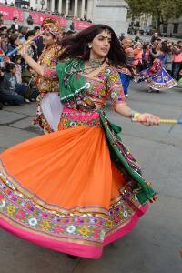 PICS: લંડનમાં ગુજરાતણો ઘૂમી ગરબે, જમાવી દીધો જોરદાર રંગ