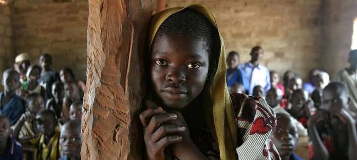 સેન્ટ્રલ આફ્રીકન રિપબ્લિકને ગ્લોબલ હન્ગરના અહેવાલે સૌથી વધારે ભૂખમરાથી પિડિત ગણાવ્યો છે. આ દેશમાં ભૂખમરાની સમસ્યા સમગ્ર વિશ્વમાં સૌથી વધારે છે એટલે કે ભોજનની ઉપલબ્ધતાની સ્થિતિ ખૂબ જ ખરાબ છે.