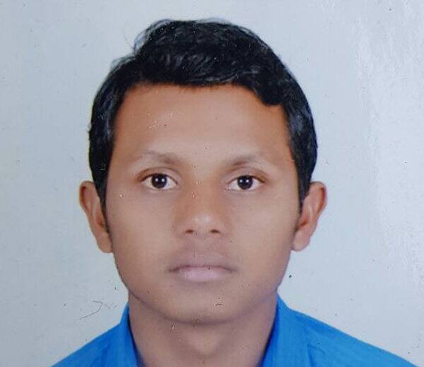 દરમિયાન ગઈ કાલે(રવિવાર) સવારે સાડા પાંચ વાગ્યે અશોક દરજી અને તેના પત્ની રેખાબેન(ઉ.વ.30) ખેતરમાં ગયા હતા. ત્યારે અરવિંદે નવરાત્રિમાં થયેલી તકરારનું મનદુઃખ રાખી આ દંપતીની હત્યા કરી નાંખી હતી. અશોક અને તેના પત્ની ઘરે ન આવતાં અશોકના પિતાએ રાણાજી દરજીએ પડોશી મેહુલ પ્રજાપતિ સાથે ખેતરમાં તપાસ કરતાં બંનેની લાશ લોહીલૂહાણ હાલતમાં મળી આવી હતી. આ અંગે પોલીસને જાણ કરતાં પોલીસે હત્યાનો ગુનો નોંધીને આરોપીને પકડવાની ગતિવિધિ તેજ કરી છે. 