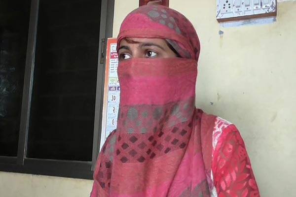 પીડિતાનું કહેવું છે કે, પ્રેમી છોટાઉદેપુર નગર નો ભાજપ મહામત્રી છે અને નગરપાલિકાના કાઉન્સિલર હોય રાજકીય વગ ધરાવે છે. જેથી તેની કોઈ ફરિયાદ સાંભળે નહીં, પ્રેમી મહેશ, તેનો ભાઈ જયેશ અને તેના મિત્રો દ્વારા વારંવાર ધમકી આપવામાં આવતી હતી. જો તું કોઈને મારી વાત કરીશ તો તને મારી નાખીશ. મારી વગ ઉપર સુધી છે. તું મારું કંઈ બગાડી શકે નહીં, તેવી ધમકી આપ્યાનો આક્ષેપ પણ પીડીતાએ કર્યો છે.