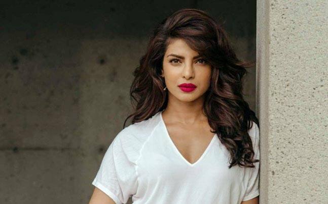 પાક કલાકારોના બેન મુદ્દે અભિનેત્રી પ્રિયંકા ચોપરાએ આપ્યું નિવેદન, જાણો શું કહ્યું? Actress Priyanka Chopra Says Againts Pak Artist Ban In India પાક કલાકારોના બેન મુદ્દે અભિનેત્રી પ્રિયંકા ચોપરાએ આપ્યું નિવેદન, જાણો શું કહ્યું?