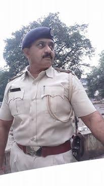 થોડા સમય બાદ પીએસઆઇ રાણા ઉપર ભલામણ આવતાં તેમણે ચારેય યુવાનને કેસ કર્યા વગર કે પૈસા લીધા વિના જવા દીધા હતા. અંગે યુવાનોએ ઝોન-7 ડીસીપી વિધિ ચૌધરીને અરજી કરી હતી કે, પીએસઆઇ રાણા પૈસાનો તોડ કરવા માટે અમારી ઑફિસમાં આવ્યા હતા અને અમને ગેરકાયદે રીતે ફતેપુરા પોલીસ ચોકીમાં ગોંધી રાખ્યા હતા.