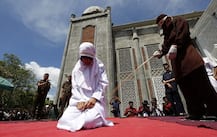 ડેટ પર જવા પર કપલને જાહેરમાં મારવામાં આવ્યા કોરડા, જાણો શું છે ઘટના