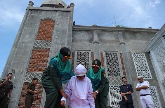 ઇન્ડોનેશિયામાં Aceh એક માત્ર એવી જગ્યા છે જ્યાં ઈસ્લામિક શરિયા કાયદો અમલમાં છે.