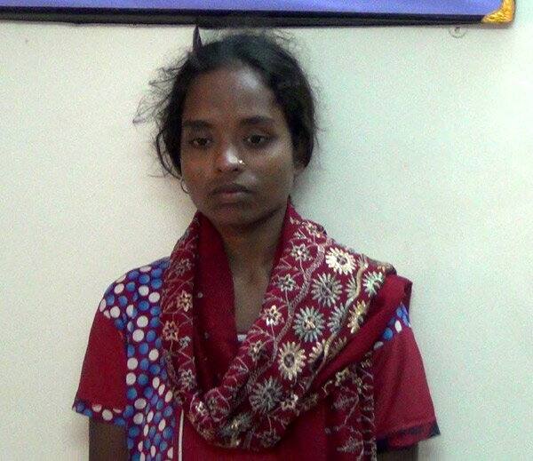 સવારે અસ્મા ખાતુન તેના માતા પિતાના ઘરેથી ત્રણેય માસુમ સંતાનો અસ્પાક (ઉ.વ.૭), શાબીર (ઉ.વ.૪) અને ઇનાયત (ઉ.વ.૧II)ને લઇને સ્કુલે જાવ છું તેમ કહીને નિકળી હતી. ત્યાર બાદ શીતળા માતાજીના મંદિરની સામે હિરણ નદીમાં અવાવરૃ કાંટાવાળી જગ્યામાં ત્રણેય સંતાનો સાથે પોતે પણ ઝંપલાવ્યું હતું અને મોતનો ભય લાગતા રાડો પાડવા લાગી હતી અને બહાર નીકળી ગઇ હતી. જયાં લોકોના ટોળા એકત્ર થઇ ગયા હતા. પરંતુ બાળકોને બચાવવામાં નિષ્ફળતા મળી હતી.