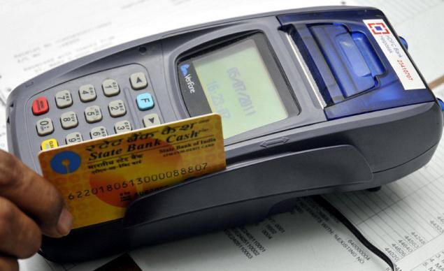 બેંકિંગ સત્તાવાળાના જણાવ્યા પ્રમાણે પિન બદલવાના કારણે ગ્રાહકોની બેંક ખાતાની સલામતી વધી શકે. પેમેન્ટ કાઉન્સિલ ઓફ ઇન્ડિયાએ ભારતીય બેંકોને સર્વર અને સિસ્ટમના ફોરન્સિક ઓડિટ કરવાના આદેશો આપ્યા છે. જેના કારણે એવું જાણી શકાય કે બેંકના ક્યા ગ્રાહકોના ડેબિટ કાર્ડમાંથી ડેટા ચોરાયા છે.