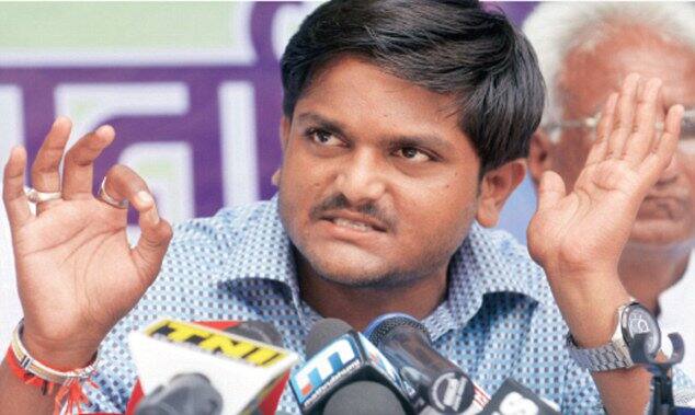 આ મેસેજમાં સૌથી મહત્ત્વૂપર્ણ વાત એ છે કે, લિખીતાંગમાં લખવામાં આવ્યું છે કે, 'મોટાથી થાકી ગયેલના નાના નાના કાર્યકર્તાઓ'. ઉલ્લેખનીય છે કે, હાલમાં સુરતમાં પટેલ ઉદ્યોગપતિઓ દ્વારા ભાજપ અને ગુજરાત સરકારના આગેવાનો માટે અભિવાદન સમારોહ રાખવામાં આવ્યો હતો. ત્યાર બાદ પટેલ ઉદ્યોગપતિઓ વિરૂદ્ધ પાટીદારના કેટલાક લોકો રોષે ભરાયા છે.