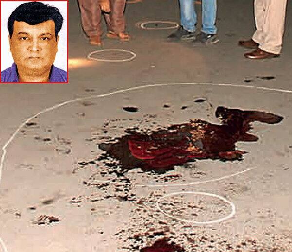 તાજેતરમાં જેલમાંથી છુટેલો કુખ્યાત મુકેશ હરજાણી રાતે 11 વાગ્યાના અરસામાં હરણીરોડ પરવૃંદાવન ટાઉનશીપમાં રહેતા તેના મિત્ર પપ્પુ શર્માને મળવા આવ્યો હતો. તે મળીને પરત કારમાં બેસવા જતો હતો ત્યારે જ ધસી આવેલા અજાણ્યા હુમલાખોરોએ તેને આંતર્યો હતો. મુકેશ અને તેનો મિત્ર પપ્પુ શર્મા કંઇ સમજે તે પહેલા જ અજાણ્યા શખ્સોએ ઉપરાછાપરી 9 રાઉન્ડ ગોળીબાર કરતા અંધાધૂધી મચી ગઇ હતી. 