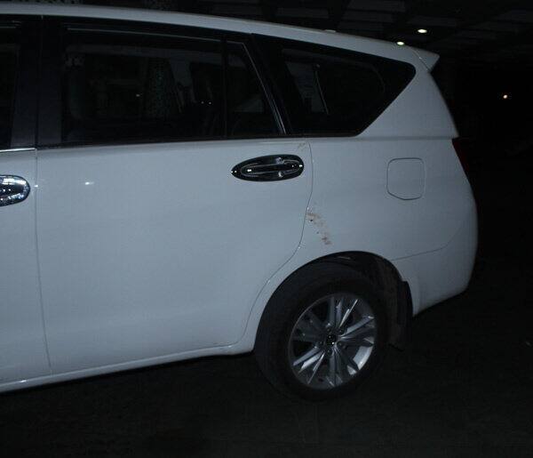 મુકેશ અને તેનો મિત્ર પપ્પુ શર્મા કંઇ સમજે તે પહેલા જ અજાણ્યા શખ્સોએ 9 ગોળીઓ મારી છોડી હતી. આ પૈકી 8 ગોળી મુકેશના શરીરમાં ઘૂસી ગઇ હતી. એક મિસ ફાયર થયું હતું. ગોળીઓ વાગતાં જ મુકેશ હરજાણી લોહીલુહાણ હાલતમાં ઢળી પડ્યો હતો.