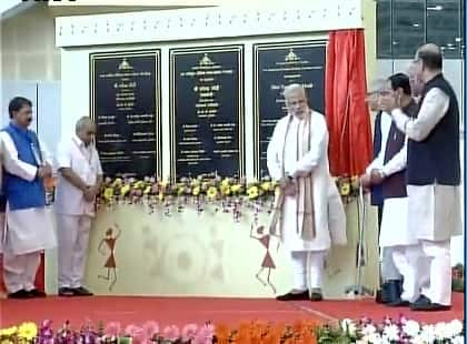 જૂન 2014માં કાર્યારંભ શરૂ કર્યો અને આજે તેને લોકાર્પણ કરવાની તક સાંપડી.મોદીએ પોતાના ભાષણમાં જણાવ્યુ હતું કે, દેશમાં નવી સરકાર બન્યા બાદ બે એરપોર્ટ એવા છે જેમનો ગ્રીન એરપોર્ટમાં સમાવેશ થશે. કોચી બાદ વડોદરાનું આ એરપોર્ટ ઝીરો ડિસ્ચાર્જ અને એનર્જી સેવિંગ સાથે ઇકોસિસ્ટમના આધારે કામ કરશે. 