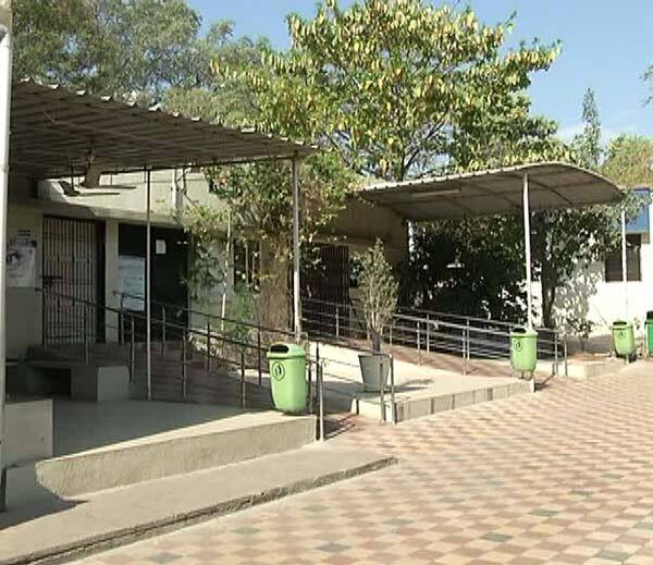 ભાવના મરી ગઈ છે કે નહીં તેની ખાતરી કરવા માટે સુનિલ થોડીવાર ત્યાં જ બેસી રહ્યો હતો. મોતની ખાતરી થયા પછી સુનિલ પોલીસ સ્ટેશને આવ્યો હતો. પોલીસને તેણએ કહ્યું હતું કે, હત્યા કર્યાનો મને કોઇ જ અફસોસ નથી. નોંધનીય છે કે, સુનિલ પરમારને ભાવના સાથે પ્રેમ થઈ જતાં આજથી ચાર મહિના પહેલા લવ મેરેજ કરી લીધા હતા. જોકે, ભાવનાએ આ પહેલા પોપટપરાના જ પરેશ કોળી સાથે મેરેજ કર્યા હતા. તેમજ તેનાથી એક દીકરો હોવાનું ભાવનાએ સુનિલને જણાવ્યું હતું. સુનિલના પણ અગાઉ લગ્ન થઈ ચૂક્યા છે. 