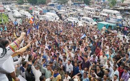 તેમણે દાવો કર્યો કે ગુજરાત સરકાર દ્વારા ફિકસ પગારના કર્મચારીઓને પાંચ વર્ષના બદલે ત્રણ વર્ષમાં કાયમી કરવાની તથા અને પગારમાં વધારો કરવાની નીતિ અંગે વિચારણા શરૂ કરી દેવામાં આવી છે. તેમણે દાવો કર્યો છે કે બહુ જલદી આ અંગે જાહેરાત કરવામાં આવશે.