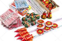 પોલીસ કમિશ્નરના જાહેરનામાને પગલે પ્રતિબંધિત ફટાકડાઓને લઇને પોલીસે ફટકડાની દુકાનો પર કરી તપાસ