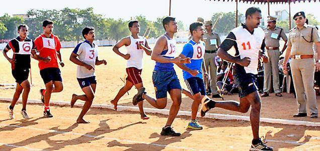 જ્યારે કુલ 685 જગ્યામાં બિન હથિયારી સબ ઇન્સ્પેક્ટર (મહિલા)-73, ઇન્ટેલીજન્સ ઓફિસર (મહિલા)-19, બિન હથિયારી મદદનીશ પોલીસ સબ ઇન્સ્પેક્ટર (મહિલા)-66, આસીસ્ટન્ટ ઇન્ટેલીજન્સ ઓફિસર (મહિલા)-27 એમ મળીને કુલ 185 મહિલાની ભરતી કરવામાં આવશે.