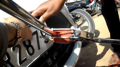 . આ પ્લેટ ફરજિયાતપણે અધિકૃત ડીલરને ત્‍યાંજ ફીટ કરવાની રહેશે. તે માટે તમામ આરટીઓ, એ.આર.ટી.ઓ.એ એજન્સીના સંકલનમાં રહી સંબંધિત અધિકૃત ડિલર સાથે બેઠક યોજી સ્‍પષ્‍ટ સમજ આપવાની રહેશે.