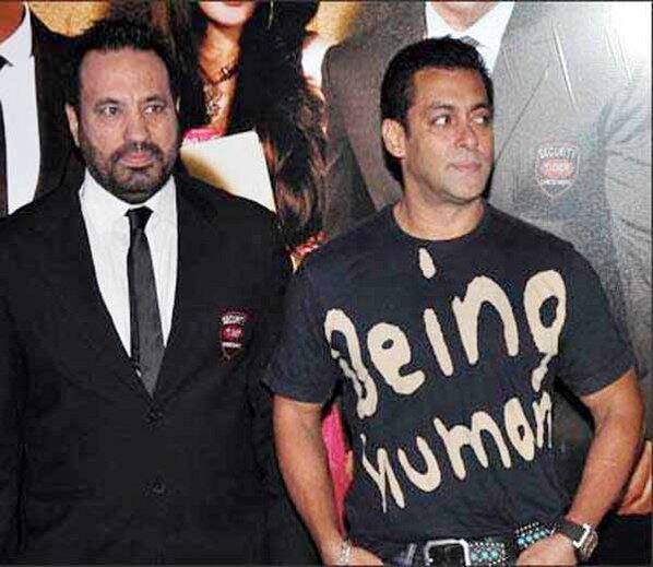 મુંબઈ પોલીસના પ્રવક્તા ડીસીપી અશોક દુધે અનુસાર, ઘટના 26 ઓક્ટોબરના રોજ રાત્રે 2 કલાકની છે. પીડિત અત્તર કુરેશીએ પોલીસને જણાવ્યું કે, રાત્રે તેઓ પોતાના બે મિત્રોની સાથે ઓડી કારમાં જઈ રહ્યા હતા ત્યારે ઇન્ડિયન ઓઈલ નગરની પાસે લિંક રોડ પર તેને શેરા ઉભેલો જોવા મળ્યો. કારમાં બેઠેલ મિત્રોએ કુરેશીને પોતાનો મોબાઈલ આપીને શેરા પાસે મોકલ્યો વાત કરવા કહ્યું. પરંતુ શેરા અચાનક નારાજ થઈ ગયો.