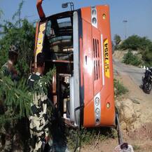 કચ્છમાં બસ પલટી ખાતા એરફોર્સના 17 જવાન ઘાયલ, બે જવાન ગંભીર