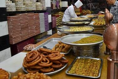 ક્યાંથી મિઠાઈના નમૂના લેવાયાઃ કૃષ્ણ માવા સેન્ટર, આસ્ટોડિયા, કે.કે.માવાવાળા, કાલુપુર, દશરથ માવાવાલા, કાલુપુર, પટેલ માવા સેન્ટર, કાલુપુર, જૈન ડેરી, નવરંગપુરા, મહેતા ચવાણા, ઉસ્માનપુરા, બંસીલાલ પેંડાવાલા, ખમાસા, ચેતના ગાંઠિયા રથ, ગુરૂકુળ રોડ, શ્રીજી ડેરી, મણિનગર, ઉમિયા ડેરી પાર્લર, સેટેલાઇટ, દિપક ડેરી, ઘોડાસર, શ્રી રામદેવ ડેરી, ઇસનપુર, ન્યુ આશાપુરી ચવાણા, હાથીજણ, શ્રીક્રિષ્ના પાર્લર, નવા નિકોલ.