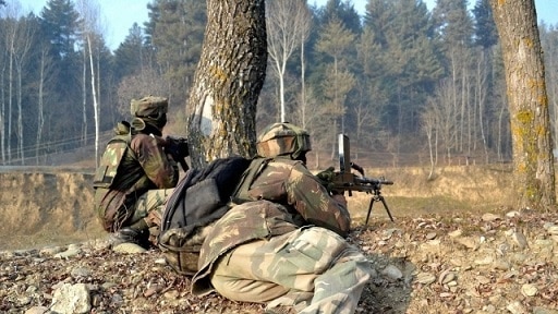 Jammu And Kashmir Encounter breaks out between security forces and Lashkar terrorists in Pulwama Jammu And Kashmir: पुलवामा में सुरक्षा बल और लश्कर के आतंकियों के बीच मुठभेड़, दो आतंकी ढेर, सेना के दो जवान भी घायल